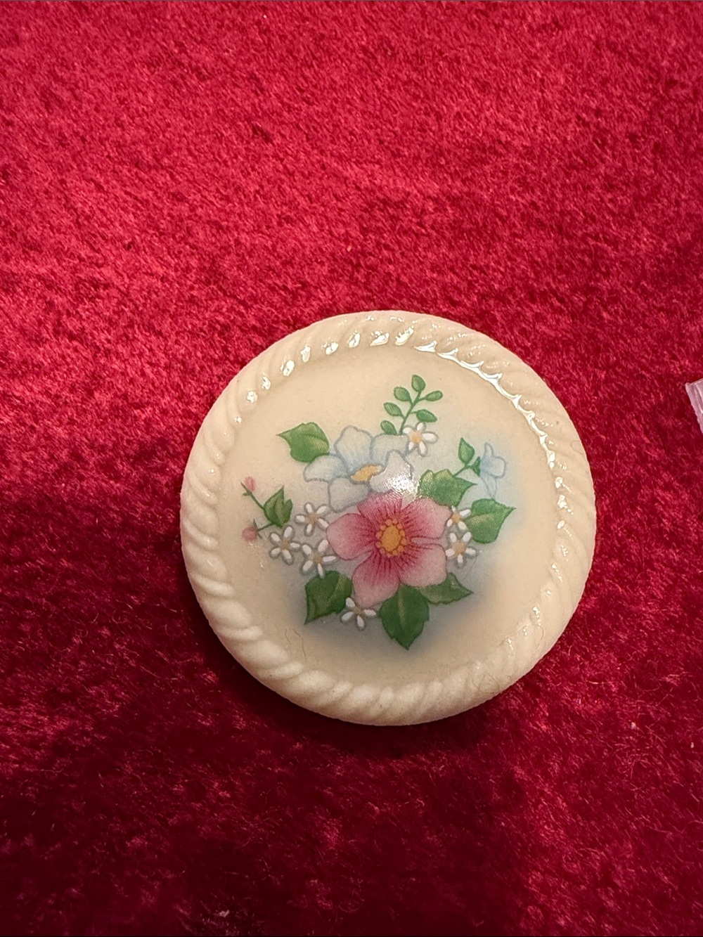 Avon vintage Floral Ceramic  Brooch in Cream and Pink
